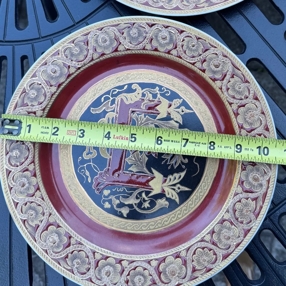 Price Drop!! ⬇️ Wrought iron display and four decorative plates by Oriental
